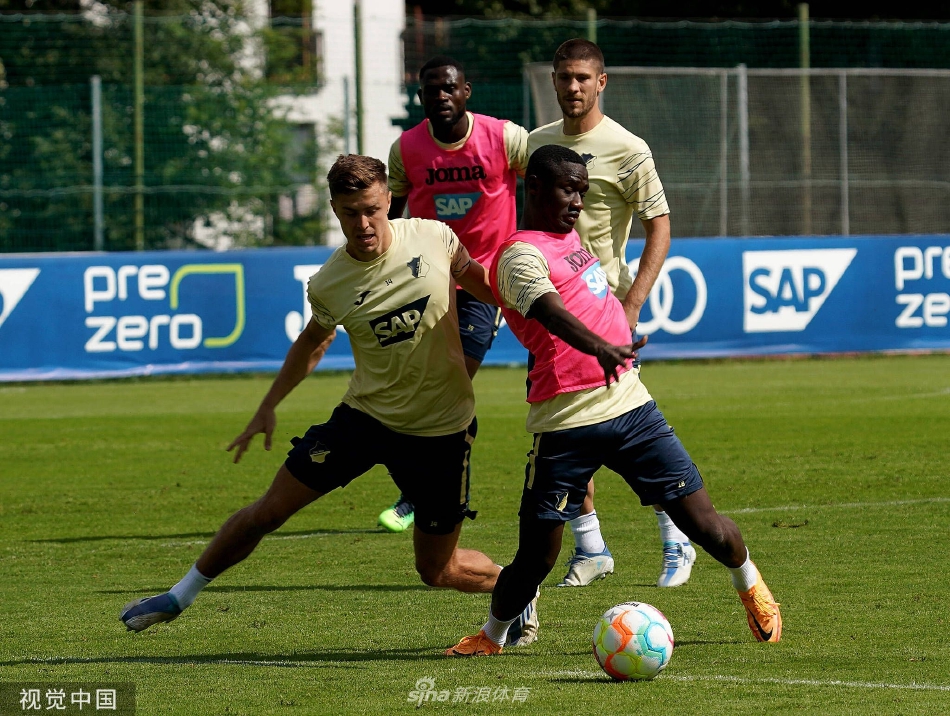 集赞施菲尔特备战与霍芬海姆的比赛的简单介绍