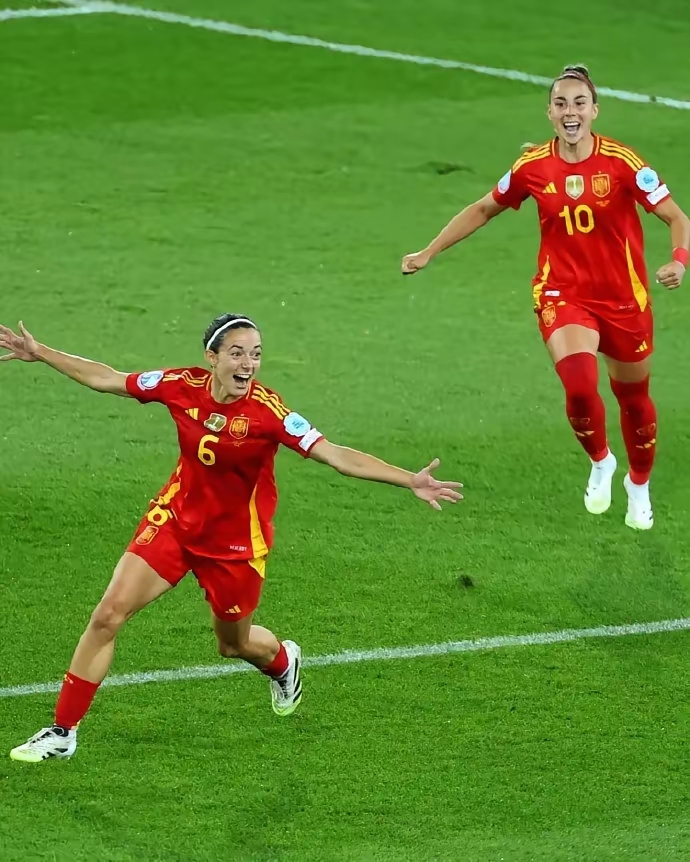 同城乐体育官方-关于女子足球大赛竞赛激烈，强队连连取胜的信息