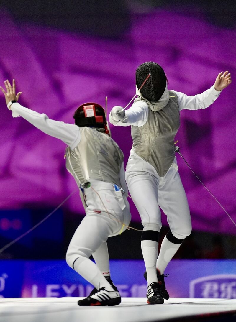 同城乐体育中国官网-冠军问世！击剑比赛选手力挫群雄