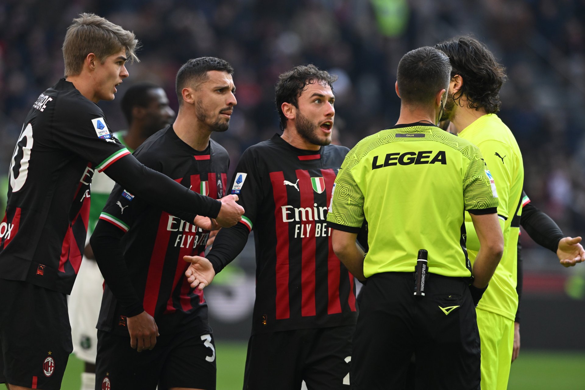 萨索罗后卫连续两场破门，助球队取得胜利